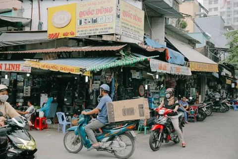 Nhat Tao Second-Hand and Electronics Market