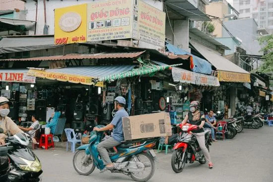 Nhat Tao Second-Hand and Electronics Market