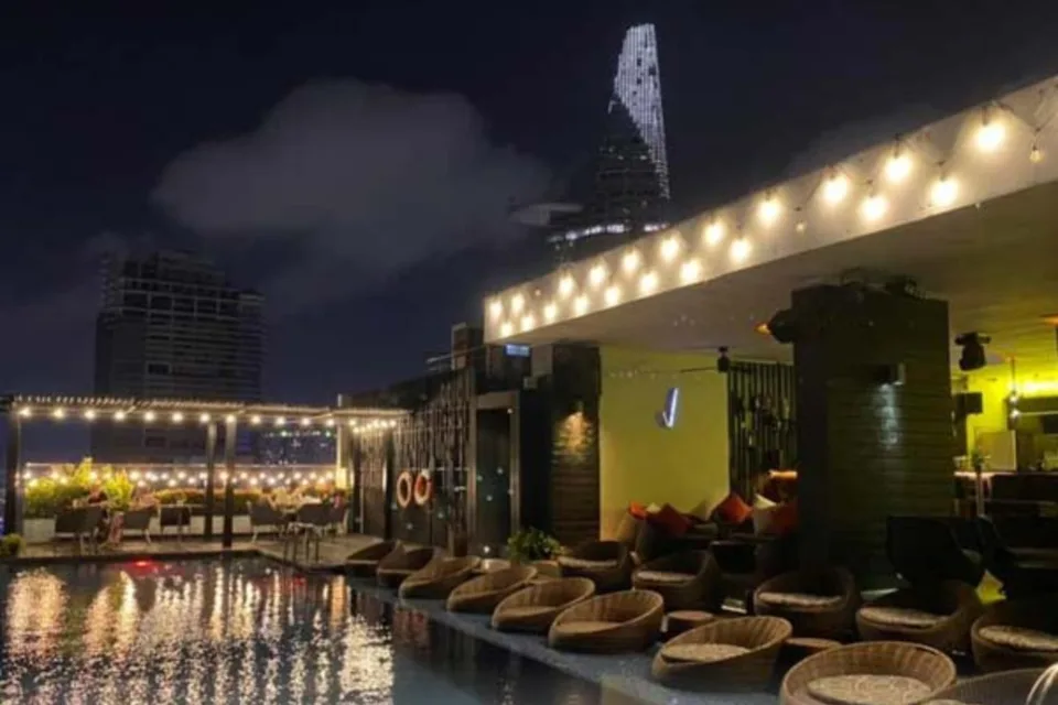 Vertical Sky Bar