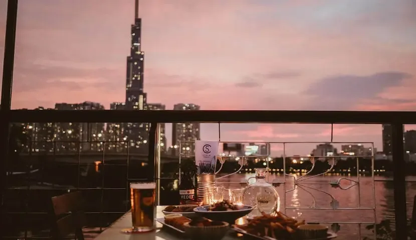 Music and Party Nights at Le Café des Stagiaires