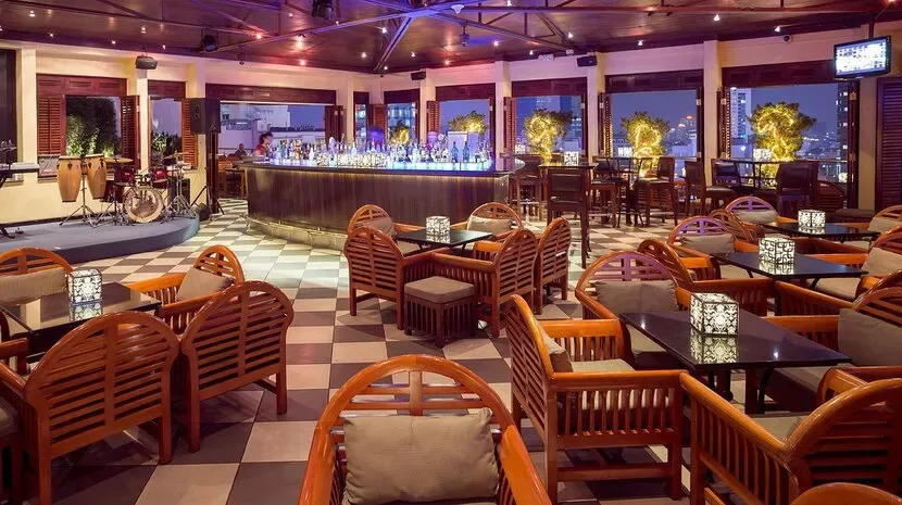 Live Music and Dance Parties at Saigon Saigon Rooftop Bar