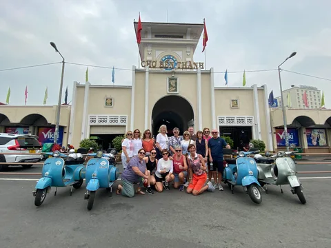 See Saigon Tour by Vespa A Go Go