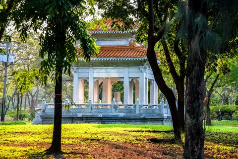 Relax in Lumphini Park