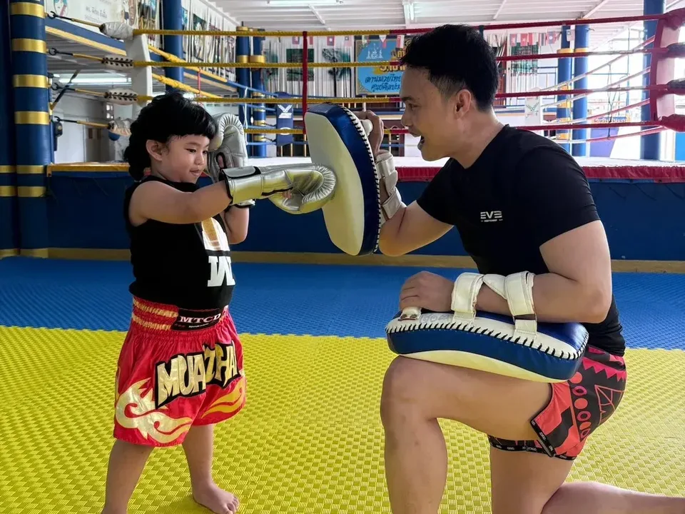 1 Session Muay Thai Group Class for All Levels at Bokchok x Vor Sakornrit Gym